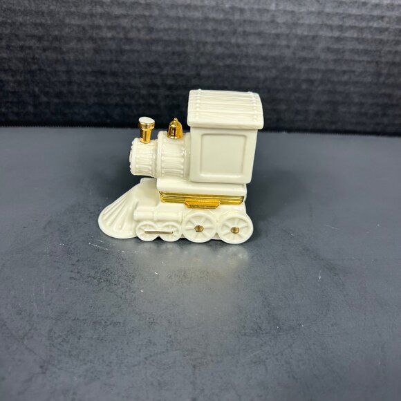 Lenox All Aboard Treasure Box Train With Gold Accents & Bear Conductor - Picture 3 of 14